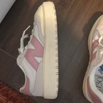 New Balance pink shoes Photo 2