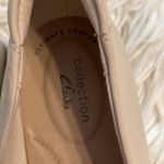 Clarks  Collection Shoes size 8 Ivory Leather so soft heel 1” so beautiful shoes Photo 2