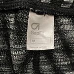 GapFit gFast Grey Multi Stripe Spacedye Jacquard Capri Size Medium Photo 6