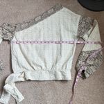 Gimmicks by BKE Buckle Gimmicks Cream Off The Shoulder With Bow At Waist. Size Medium Photo 4