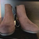 White Mountain NWT size 11M velvet brown adjustable sole point toe ankle bootie Photo 1