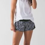 Lululemon Hotty Hot Short
Mini Antique Paisley White Black / Black Size 8 Photo 12