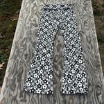 Wild Fable Black & white heart flare legging‎ pants size xs Photo 2
