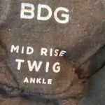BDG  Mid Rise‎ Twig Ankle Embroidered Jeans Photo 6