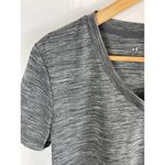 Under Armour  Loose HeatGear Grey Tshirt Size Medium Photo 2