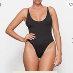 SKIMS Size Large Onyx Black Scoop Neck One Piece Swim Suit Bathingsuit Women's Photo 3