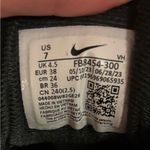 Nike NWOT Women's Air Max 97 SE shoes sz 7 Photo 4