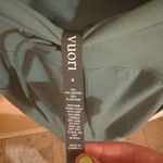 Vuori NWT  Daily Pocket Leggings in Hedge Green Photo 5