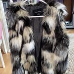 Glamsia Faux Fur Vest Photo 0