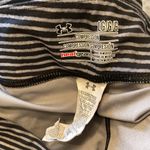Under Armour UA  womens size Large compression leggings capri length striped Photo 4