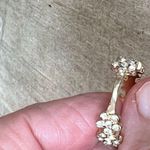 FLOWER BAND RINGS (2) gold color metal and rhinestone flowers size 8 Photo 5