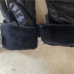 UGG 🩵🩵 QUILTED LINED GLOVES SIDE ZIP CLOSURE W/BLACK LEATHER PALMS WOMENS S/M Photo 2