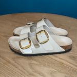 Birkenstock  Arizona Big Buckle High Shine Sandals Ivory Patent Leather Size 39/8 Photo 5