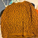 Time & Tru cheetah print crewneck Photo 3