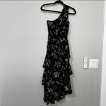 Petal and Pup  BRIGETTE ONE SHOULDER TIERED MIDI DRESS BLACK FLORAL Size Small Photo 1