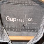 Gap gray lightweight shirt XS button down collared neck cuffs hi low hem loose Photo 4