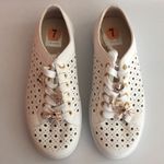Dolce Vita nwt Bee Charm White Laser Cut Sneaker Size 7 Photo 1