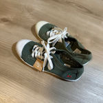 le temps des cerises Olive Green Canvas 8.5 Cherry Embroidered Sneakers Sz 39 Photo 9