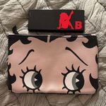 Betty Boop  Cosmetic Bag & Matching Face Pallet Photo 0