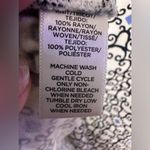 Loft sleeveless vneck navy/white geo print blouse Photo 2