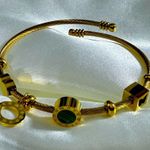Gold stainless steel cable bracelet with green gemstone, waterproof Photo 2