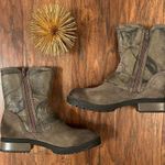 Clarks Women's Faralyn Rise Motorcycle Combat Ankle Boots Leather Olive Camo 6 Photo 2