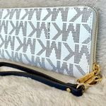 Michael Kors NWT Jet Set Travel Continental Wallet Wristlet Photo 5