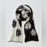 American Eagle NWT AE Oversized Flower Scarf Black/White Photo 8