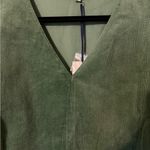 NWT Tuckernuck Green Corduroy V Neck Top
Size Medium Photo 8