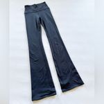 Alo Yoga Women's Black Flare Leggings size XXS Photo 2