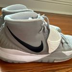 Nike  Women’s Basketball Shoes Photo 2
