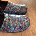 Easy Street Women's Clogs Size 11W Blue Pink Paisley Slip Resistant Shoes Comfy Photo 4
