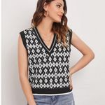 New Black/White V Photo 1