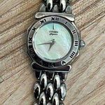 Citizen  Elegance Ladies Watch Vintage Stunning Rainbow Pearl Round Dial Photo 3