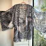 Forever 21 classic black and white paisley short sleeve kimono cover up top Photo 0