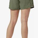 Columbia Women’s “Sandy River” Green Belted Cargo Short size large Photo 1