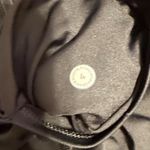 Lululemon EUC black fast and free size 4 25 inch inseam Photo 3