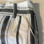 EXPRESS Women's  Bermuda Stripe Shorts White Gray Midi Low-Rise  Size 6 GUC #7406 Photo 1