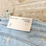 American Eagle  Mom Short Embroidered Daisies Flowers Photo 3