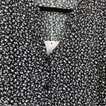 BeachLunchLounge NWT Black Dahlia Floral Top Quarter Buttoned 3/4 Sleeves M Photo 4