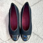 Munro Women's  Navy Henlee Patent Leather Cap Toe Flats sz 8.5 Photo 3