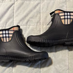 Burberry Boots Photo 0