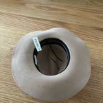 Aritzia  hat Photo 1