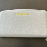 Bandolino wallet. Good used condition. Plenty of room for credit cards, cash,etc Photo 0