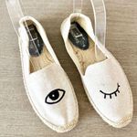 Soludos  X Jason Polan Wink Embroidered Slipper Flat in Tan Canvas - Size 6 Photo 3