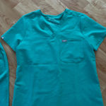 FIGS  Scrubs Set Photo 1