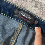 Torrid  Women's Plus Size Premium High Rise Curvy Blue Denim Jeans Sz 26R Photo 3