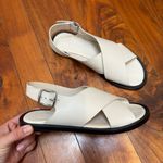 Everlane NWOT  City Crossover Flat Sandals in Parchment White 6 Photo 4