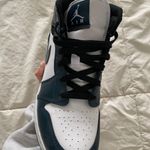 Nike Jordan 1 Mid Photo 9