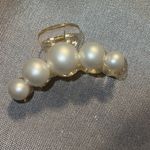 White Pearl Hair Clip Photo 0